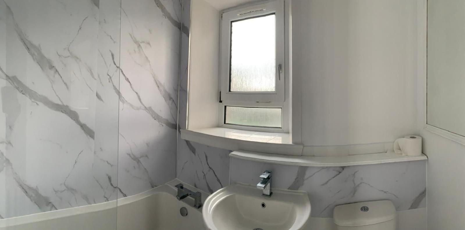 Kings St View Simple Apartment *